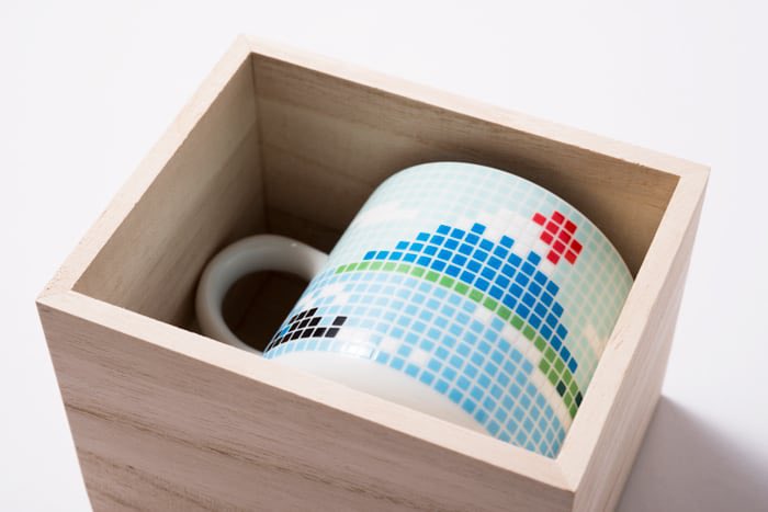 controller_slct's tweet image. 富士山　マグカップ　木箱1個入り / The Porcelains

タイル部分は若干凹凸があり、さらに雰囲気UP

ヒノキで出来た化粧箱付きなので
ギフトに最適な一品です！

shop.controller.co.jp/items/5322814