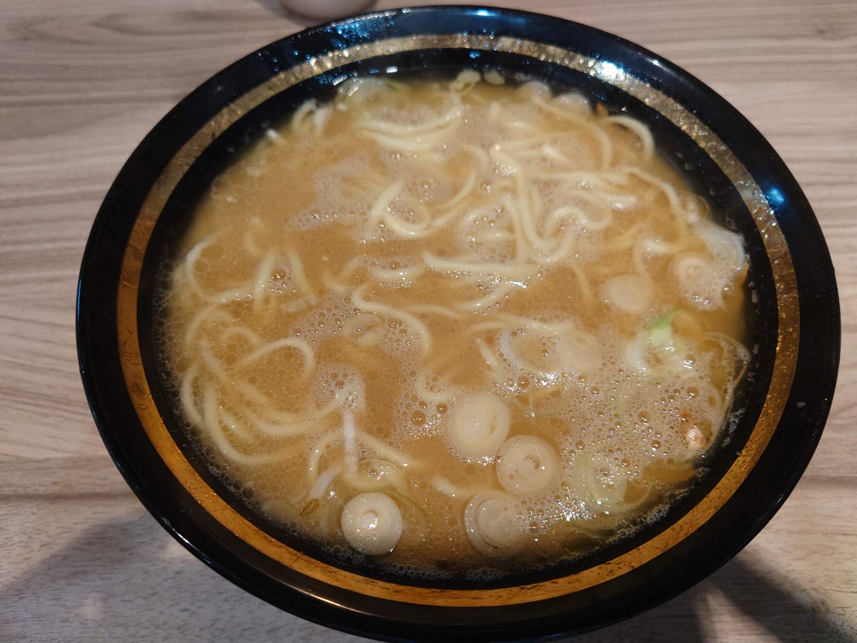 aporitan's tweet photo. #岡山ラーメン
#豚そばあゆ武
#あゆ武
#限定ラーメン
#ネギそば
#500円
#ワンコイン
具がネギだけのシンプルラーメン。鶏の旨味がすごい。一気にスープまで完食。またやって欲しい限定ラーメンでした。大満足。 https://t.co/xPBZMhl1NE
