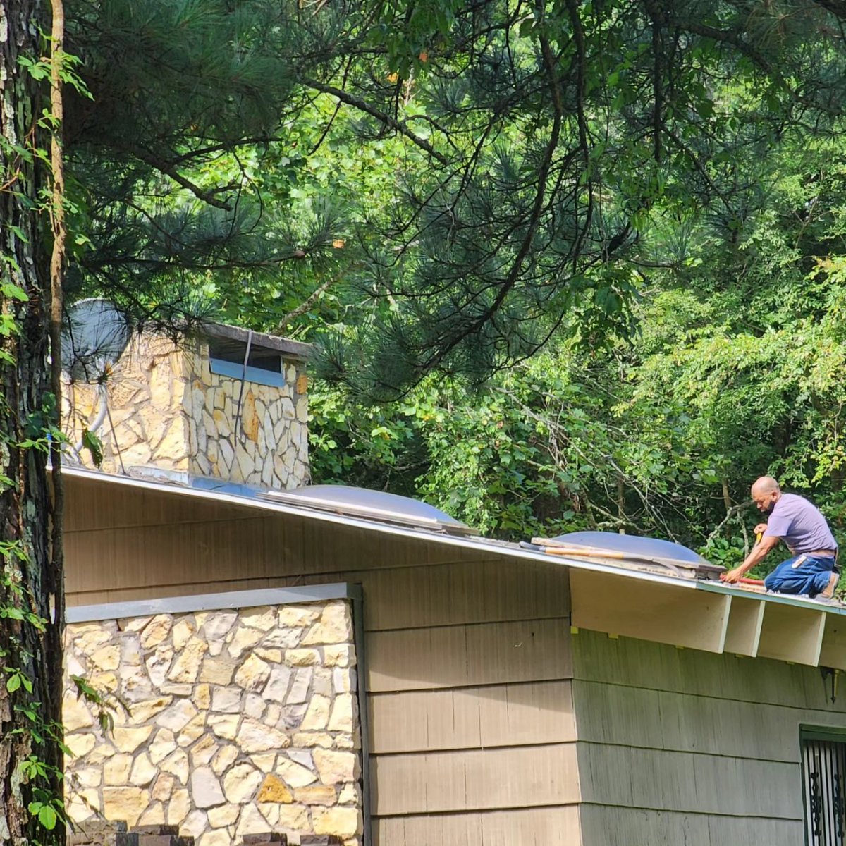 rechpauline's tweet photo. #RECH's main home flat top roof replacement is costly and is being done with zero insurance help. We need your prayers and support. #rooftop #roof #WendyHatcher #home #repair #replacement #reentry #home #support #helpinthehouse #Solutionist #iamaningredient #JusticeGeneral https://t.co/pU3EzgMJqO