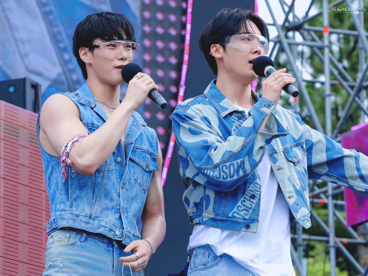 38K_BIN's tweet photo. 비 많이온다 강쥐야 오늘은 푹 쉬어 
#문빈 https://t.co/Z9pGWOaMdA