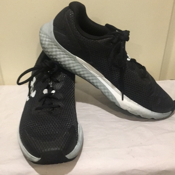 RuarkWendy's tweet photo. So good I had to share! Check out all the items I'm loving on @Poshmarkapp #poshmark #fashion #style #shopmycloset #underarmour #yeezy #freepeople: https://t.co/dfvGj1g80f https://t.co/Jp6INpI7BX