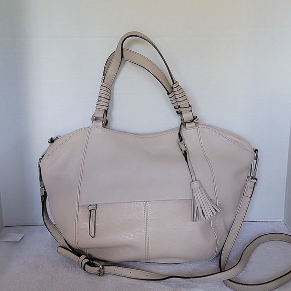 beeslou13's tweet photo. So good I had to share! Check out all the items I'm loving on @Poshmarkapp #poshmark #fashion #style #shopmycloset #underarmour #coach #sanctuary: https://t.co/BeZONnWhiA https://t.co/so7MUg27Zz