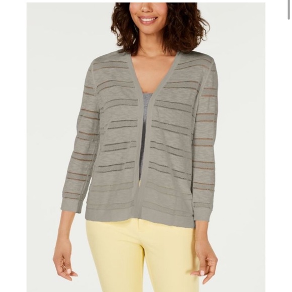 misty1112's tweet photo. So good I had to share! Check out all the items I'm loving on @Poshmarkapp from @MyraDenice #poshmark #fashion #style #shopmycloset #vanillabay #xhilaration #charterclub: https://t.co/v5pCWWtiSZ https://t.co/KGHE4Eco20