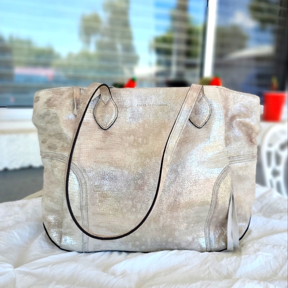 _INEScapable_'s tweet photo. So good I had to share! Check out all the items I'm loving on @Poshmarkapp #poshmark #fashion #style #shopmycloset #missguided #aimeekestenberg #charlotterusse: https://t.co/tFM6RbwhTE https://t.co/aWdsuS3eva
