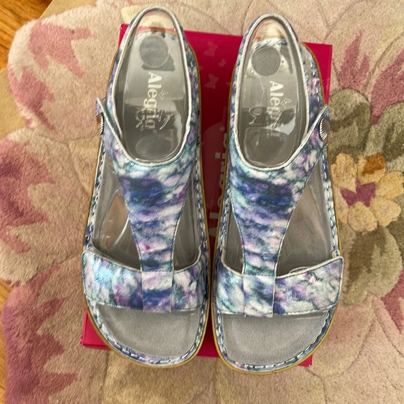 soon2bcourtney's tweet photo. So good I had to share! Check out all the items I'm loving on @Poshmarkapp #poshmark #fashion #style #shopmycloset #chaps #christianlouboutin #alegria: https://t.co/2Zk7uO02Fg https://t.co/ftoeDafEYG