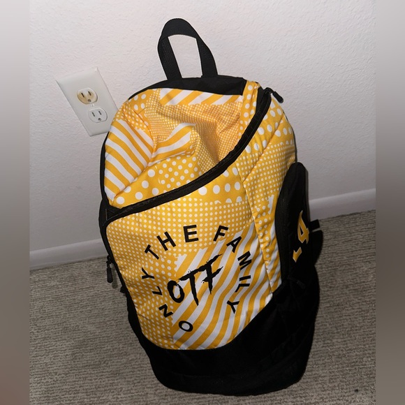 TheCuteHunter's tweet photo. So good I had to share! Check out all the items I'm loving on @Poshmarkapp #poshmark #fashion #style #shopmycloset #sephora #cablegauge: https://t.co/WGXKCPNSHS https://t.co/svBwWgnfQQ