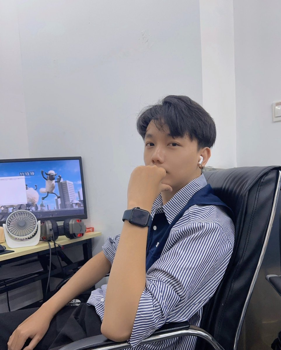 ShermanXiaoo's tweet photo. They say I look like 阿Sir Today. https://t.co/0SYEjiYOi4