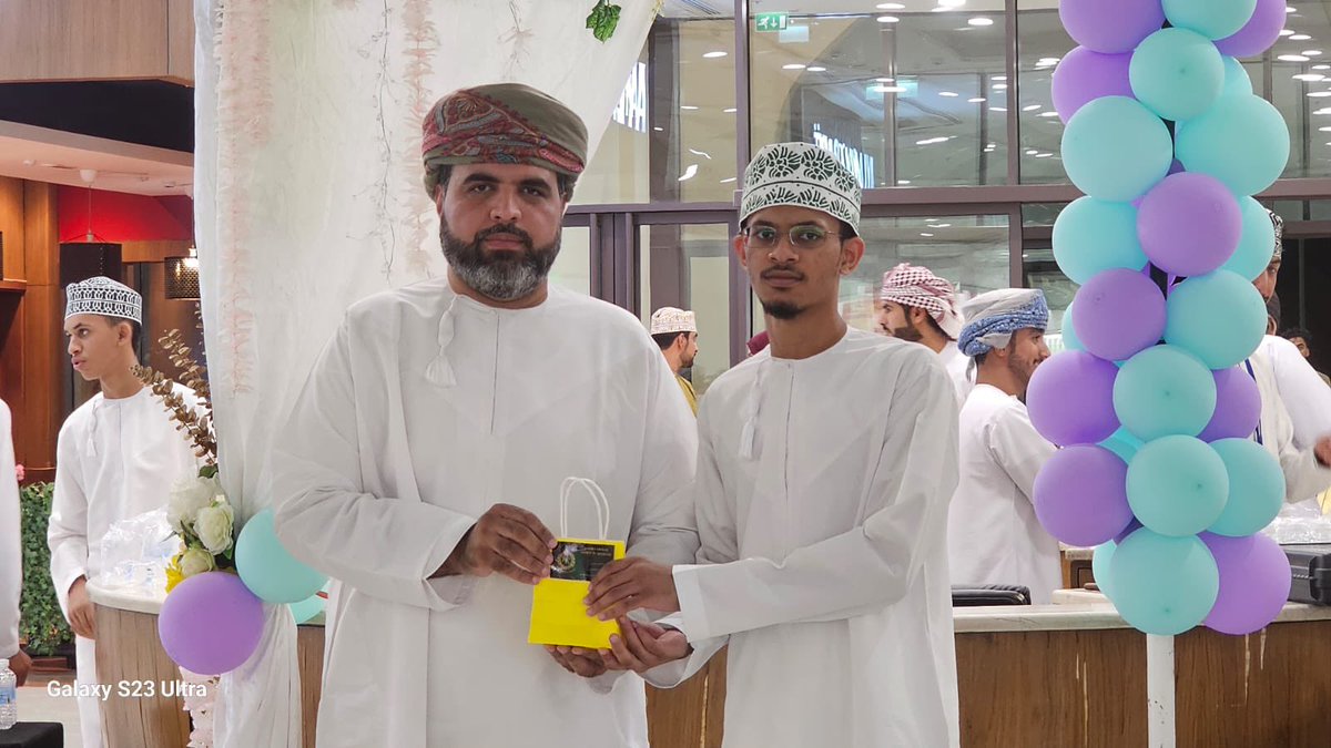 بعض من الصور لرعاية الفاضل وليد بن جميل المنظري الرئيس الفخري لفريق #التربة الاعلامي ضمن فعاليات الركن الثقافي لمركز حدائق الفكر للثقافة والخدمات وما يصاحبه من معرضٍ للكتب وفعالياتٍ ترفيهيةٍ للأطفال المقام ببوادي #عبري .
<a href="/wal_798/">وُلُِيدِ آلُِمنظًرٍي</a> <a href="/ibrievents/">فعاليات ولاية #عبري</a> <a href="/Gardensthought/">مركز حدائق الفكر للثقافة والخدمات</a>