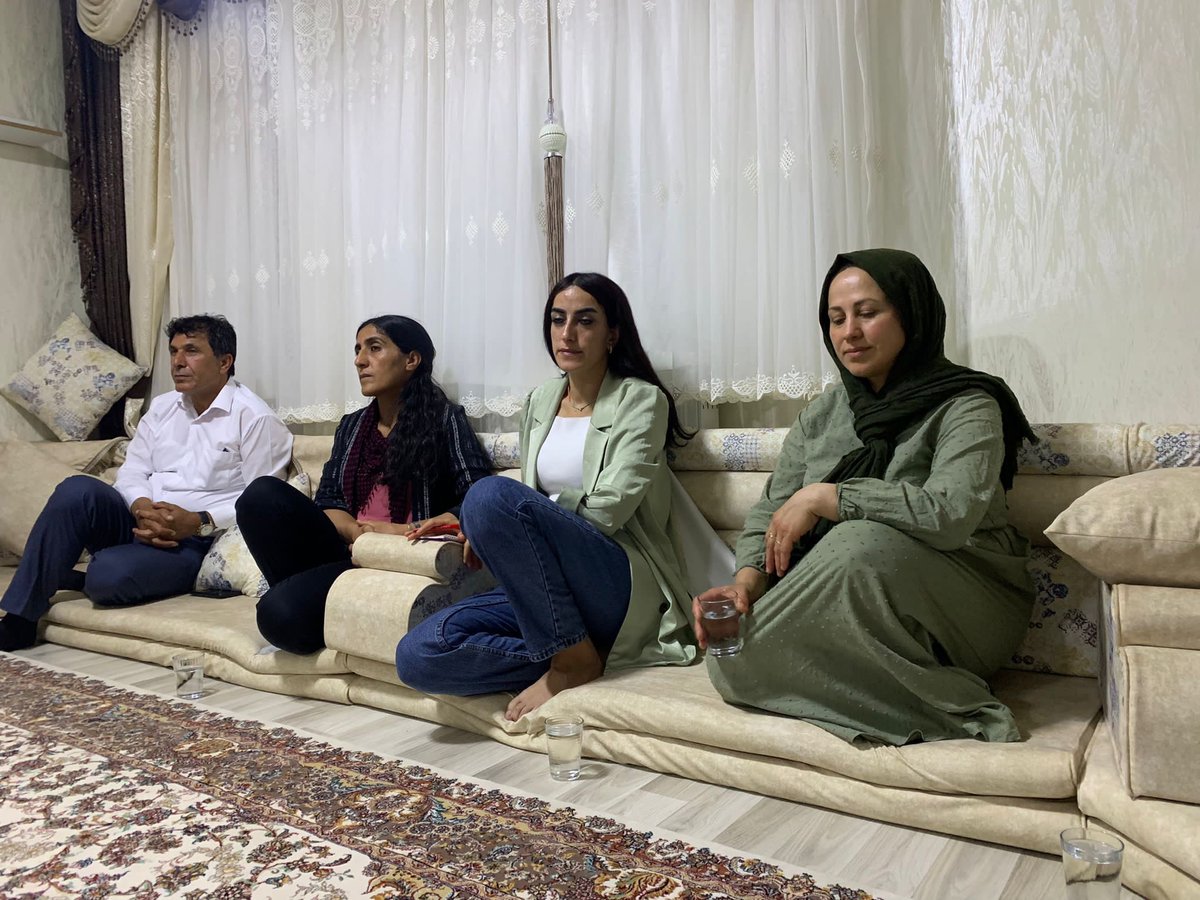 Abdurahman Gazi mahallemiz’de halkımızla bir araya gelerek son süreci değerlendirip görüş ve önerilerini aldık. Birlikte tartışacağız ve hep birlikte inşa edeceğiz. 
@YesilSolWan