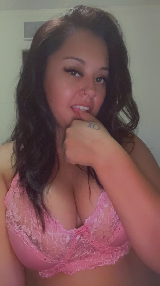 reec92464's tweet photo. @_onlyfanmodelRT Welcome to my page, just your average 5’2 milf looking to have some fun!!💦
(This is my only page)

All kinks are welcome!
-Nudes🍑
-GFE -Sexting(must be tipped)📱
-Lingerie!👙
-Solo Play🎥
-MF
-PPV
-Feet Pics👠
want my used panties or socks ? DM me!🤪

https://t.co/JXnIIO5RqB https://t.co/g2YUHNLUok
