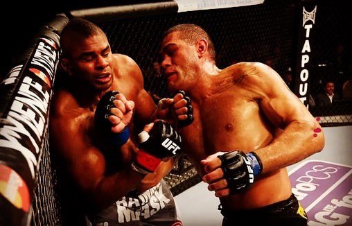 Receber as luvas do maior Nocaute do UFC