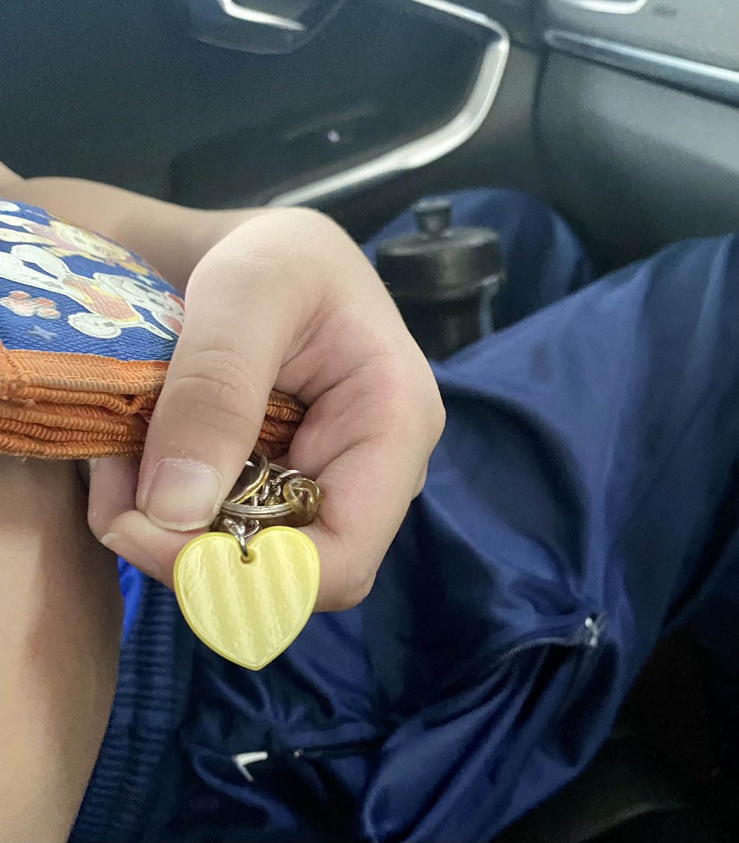 ezadzulkarnain's tweet photo. My 12-year old wrote a note to a girl he has a crush on, and she ignored him for a couple of days.
Today, after school, someone went into the car beaming “Mom, Nyla gave me this AND a slice of brownies during break!”
#younglove
#ikutsiapani
#prayformom https://t.co/BHS6Ifb9qp