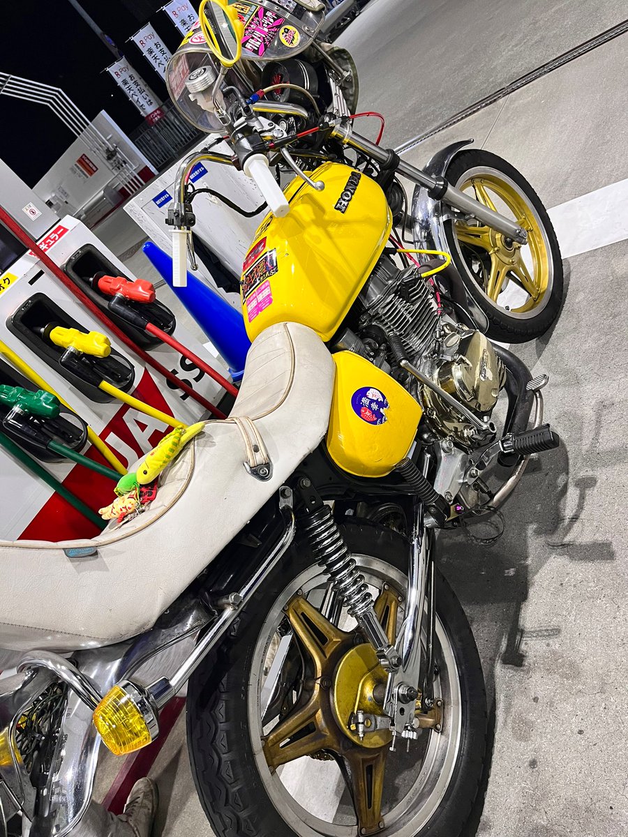 Cbr400fLooove's tweet photo. 6月23日（金）AM 2時頃〜AM5時
CBR400F 2台
CB250T 1台
その他部品等…

倉庫押し開けされて、まとめて3台コジキに盗られました
ちょっとの情報でもいいのでなにかあれば
すぐ連絡ほしいです
みんなの力貸してください！鬼拡散でお願いします👹

#RT #盗難 #こじき #大事な愛車
#協力お願いします https://t.co/C4glzetwoG