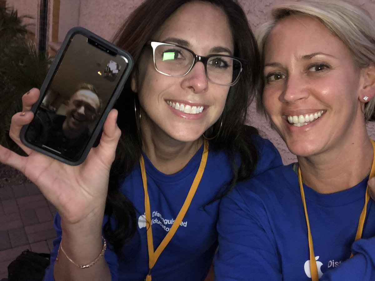 techclassrocks's tweet photo. #ADE2023 has been full of amazing experiences 🎉. But one of my favorites…a reunion 4 years in the making ☺️!
#90DaysofGarageBand #EveryoneCanCreate #GarageBand https://t.co/TaSW00k0Qn