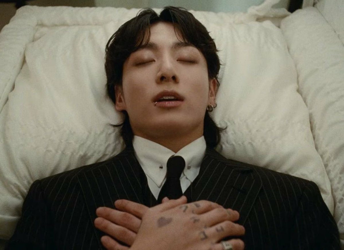LiryOnni's tweet photo. Así quedé #JungKook_Seven https://t.co/5C8CjVMqWC