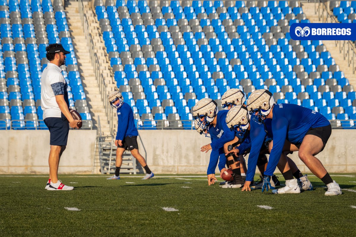 BorregosMty's tweet photo. 🏈 PRETEMPORADA

Cerramos la semana de entrenamientos previo al partido 🆚 Lobos UAdeC con la participación de más de 70 coaches invitados al Coaching internship #BorregosMty quienes nos apoyarán como staff de coacheo durante el partido.

📸 IG: @dany_leo_3

#BorregosEnONEFA https://t.co/oBN0Mdu4e5
