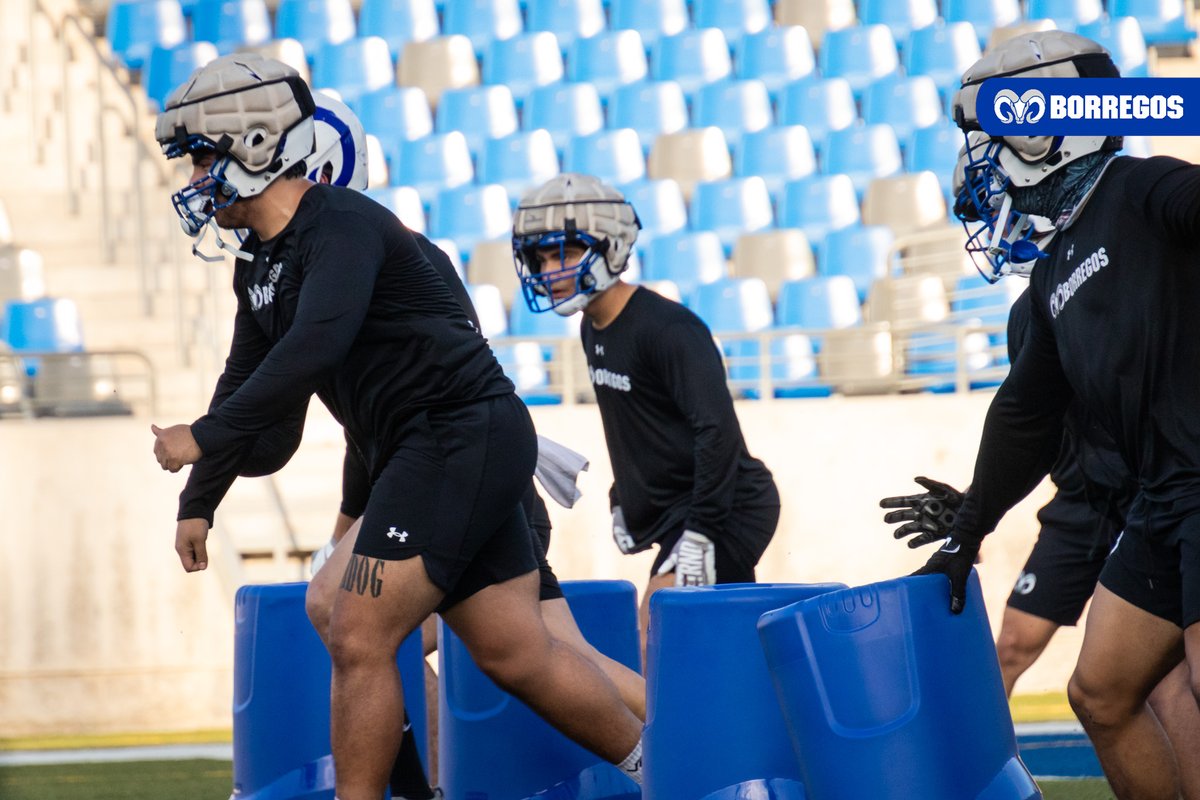 BorregosMty's tweet photo. 🏈 PRETEMPORADA

Cerramos la semana de entrenamientos previo al partido 🆚 Lobos UAdeC con la participación de más de 70 coaches invitados al Coaching internship #BorregosMty quienes nos apoyarán como staff de coacheo durante el partido.

📸 IG: @dany_leo_3

#BorregosEnONEFA https://t.co/oBN0Mdu4e5
