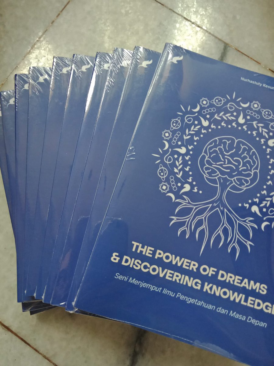 NurhastutyK's tweet image. Terimakasih banyak Pak Arwani Pranajaya sudah beli 10 buku The Power of Dreams &amp;amp; Discovering Knowledge untuk dibagikan ke keponakan-keponakan tercinta :) Alhamdulillah :)

#Thepowerofdreams #Discoveringknowledge
#Sekolahtinggi #S2 #S3 #Studyoverseas