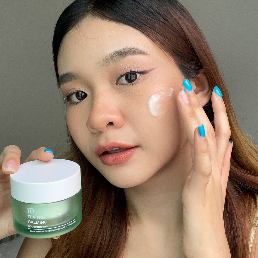 ibskincareth's tweet photo. ผิวสุขภาพดีมีจุดเริ่มต้นจากความชุ่มชื้น!
ถึงเวลารีบูสต์ผิวให้อิ่มฟู ดูฉ่ำวาว ไปกับ #teatreexcicacalmingsoothinggel
#เจลทีทีซิก้า

🍀สกัดจากทีทรีและซิก้าเกาหลี 60,000 ppm. ลดสิว ปลอบประโลมผิวได้ถึง 80%
🍀ได้รับการรับรอง Vegan และ EWG ผิวแพ้ง่ายใช้ได้

#IBSkincare #ibskincare https://t.co/0iDnkfzybC