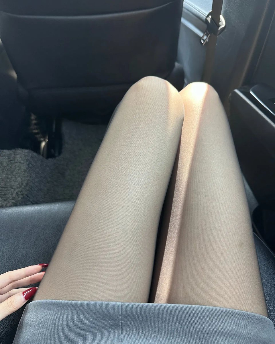 今日的精致打扮～OL加身，喜欢我的可打开我的主页订阅我的个人专属福利哦～ https://t.co/38sVVnY1XY