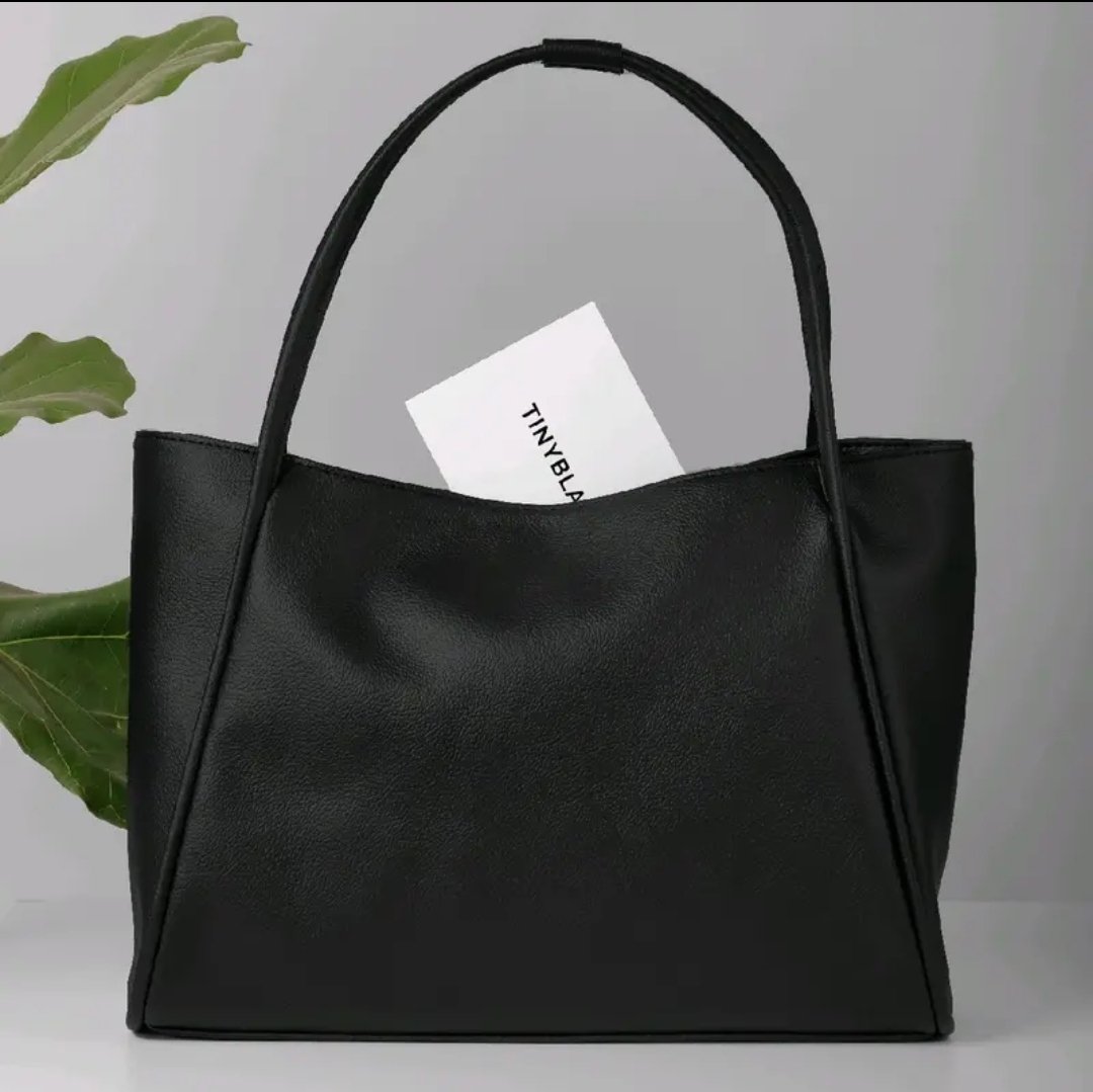 oursummerss's tweet photo. mau spill tote bag yg menemani masa skripsi sampe sidangku, yg jelasnya ni tas kebal bat sama bawaan yg bejibunnn terus laptop yg uk gede juga masuk!!! enaknya lagi tas ini tu masi underrated gt! lokal pride bgttt
buat yg mau kepoin disini yak https://t.co/BI4vlgSzzg https://t.co/XfzGp1o07c