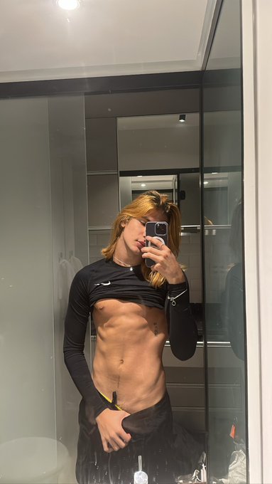 Mama aki https://t.co/QvVk9S04QA