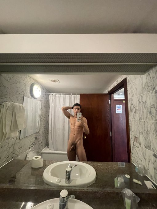 2 pic. https://t.co/vapllLZiBW 🔞 https://t.co/cuLIwCHBep