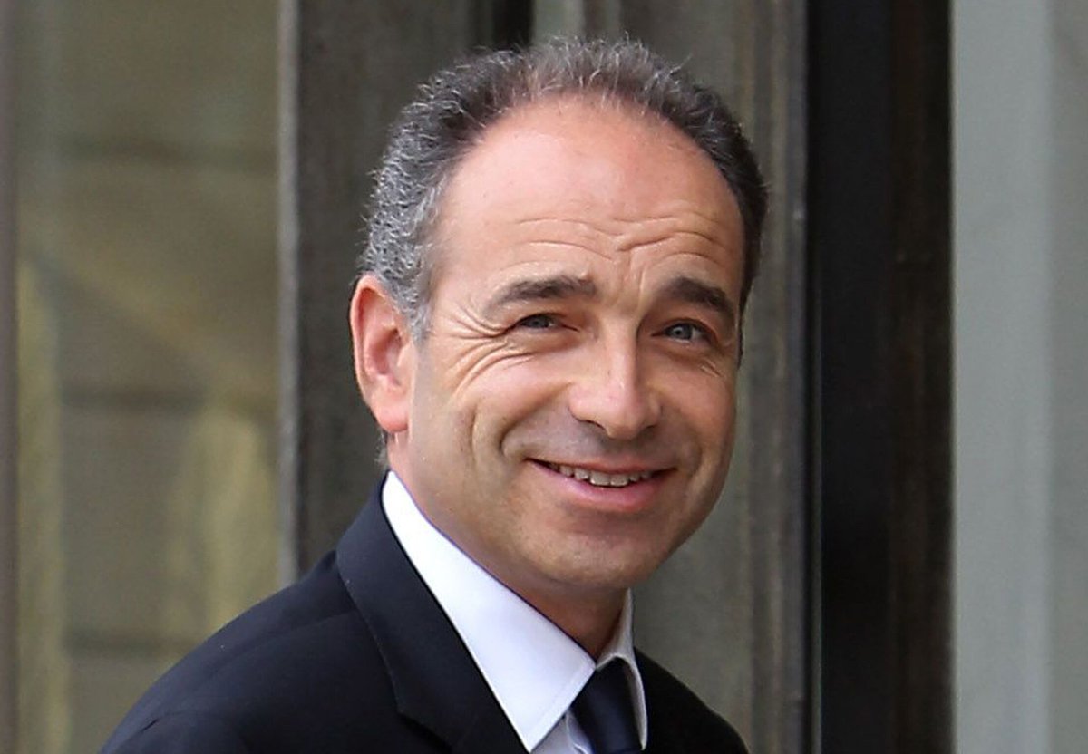 AlertesInfos's tweet photo. 🇫🇷 FLASH - Plusieurs personnalités vont être promues civilement dans l'Ordre de la Légion d'honneur en ce 14 juillet. Parmi elles (liste non exhaustive) :

- Christian Clavier (acteur)

- Dominique de Villepin (ancien Premier ministre)

- Jean-François Copé (personnalité politique)

- François de Rugy (ancien ministre d'Emmanuel Macron)

- Patrick Pouyanné (PDG de Total Energies).