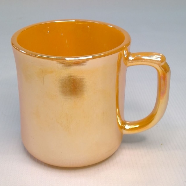 KEEPLEFT_ONLINE's tweet photo. 【商品紹介】
FIREKINGのPEACH LUSTER CHILD MUGです。特徴的な色で角度を変えると色味が変化するので使っても楽しい一品です。
刻印は1950年代のものです。
大きさ約7cm
https://t.co/vC7GyvVIuG
#fireking #peachluster https://t.co/W6D1hyUIJ1
