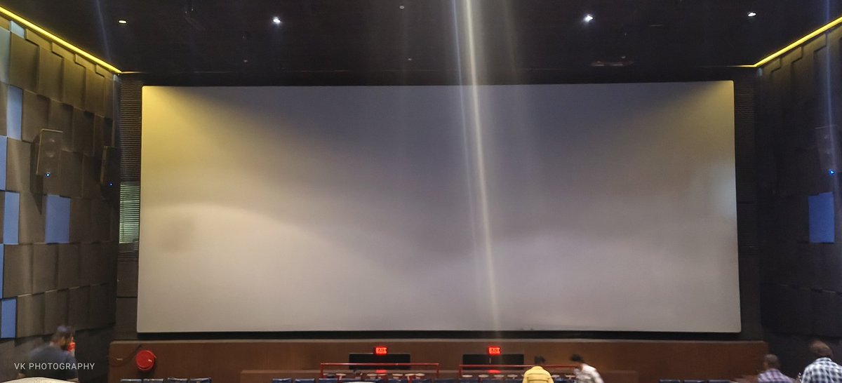 Vasanth06_Offl's tweet photo. #MaaveeranFromToday
#FDFS 
#Maaveran 
#Sivakarthikeyan https://t.co/31X0C5XFGy