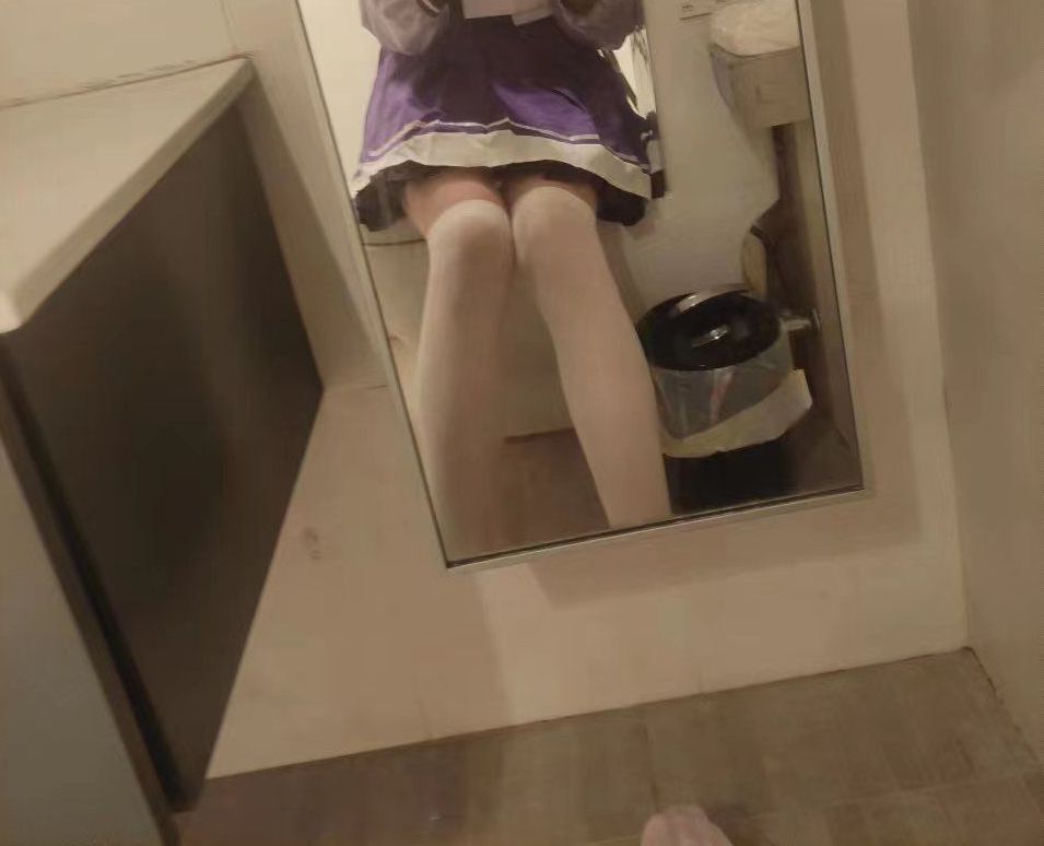 Luzi_Channel's tweet photo. 凑合看看腿吧，新衣服买小了
#女装男子 #白丝 #伪娘の日常 https://t.co/J2ycaAlKhb