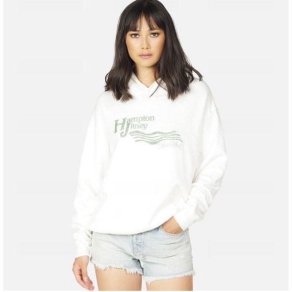ash5280's tweet photo. So good I had to share! Check out all the items I'm loving on @Poshmarkapp from @Liddy82 #poshmark #fashion #style #shopmycloset #xhilaration #laurenmoshi #nautica: https://t.co/k6Xs2cTjCV https://t.co/v00txyAm5J