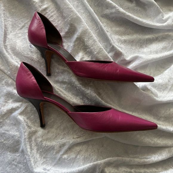Beaver_beave's tweet photo. So good I had to share! Check out all the items I'm loving on @Poshmarkapp #poshmark #fashion #style #shopmycloset #balenciaga #hippichiclondon #loft: https://t.co/k8BoA3xeow https://t.co/Om1JLqGW2q