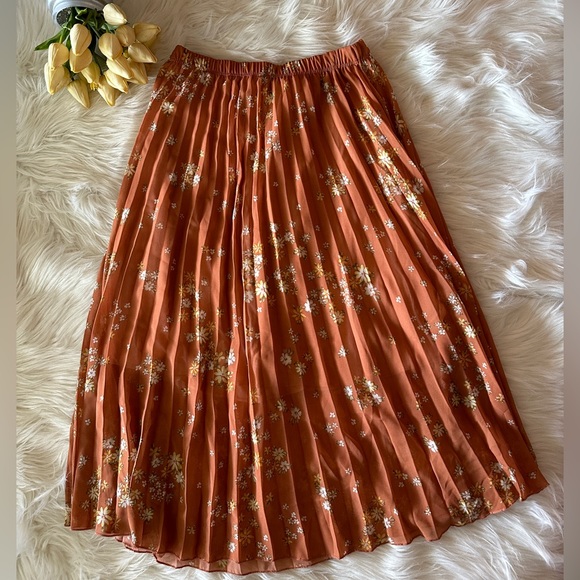 So good I had to share! Check out all the items I'm loving on <a href="/Poshmarkapp/">Poshmark</a> #poshmark #fashion #style #shopmycloset #missme #lularoe #seeyoumonday: posh.mk/N7jn1RP3pBb