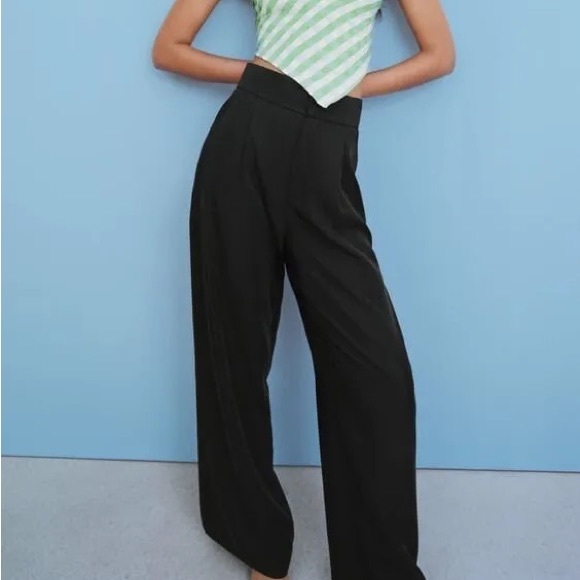 NaviRamD2's tweet photo. So good I had to share! Check out all the items I'm loving on @Poshmarkapp #poshmark #fashion #style #shopmycloset #zara: https://t.co/rPZFn1QVqR https://t.co/Gn07iOeVc4