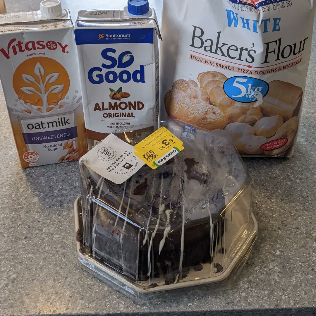 workers4foodsec's tweet photo. Woolies, VIC - "Today, I was told to throw out all those items but!!! NO MORE - I took most of them home and shared them with friends and neighbours! What an empowering feeling and I will do it again!!!" https://t.co/zFIpXBz02m