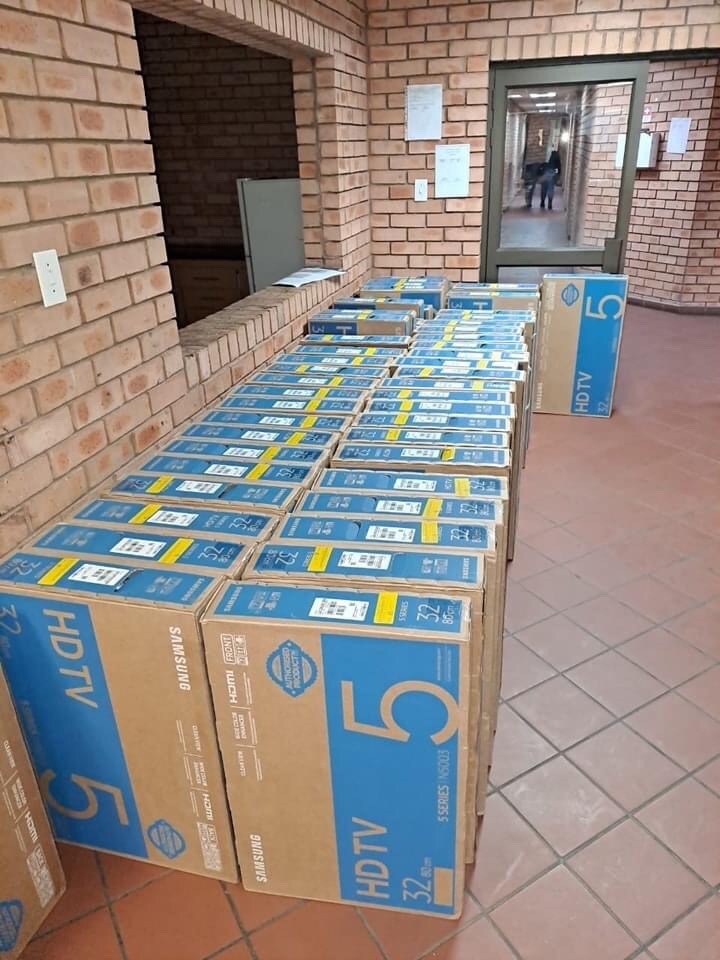DandaroOnline's tweet photo. JUST IN: Musina Police recovered 107 TV screens stolen by Zimbabweans 🇿🇼
Source: vanslive
#zimbabwe #news #follow #dandaro #tv https://t.co/w7VjcvorDZ