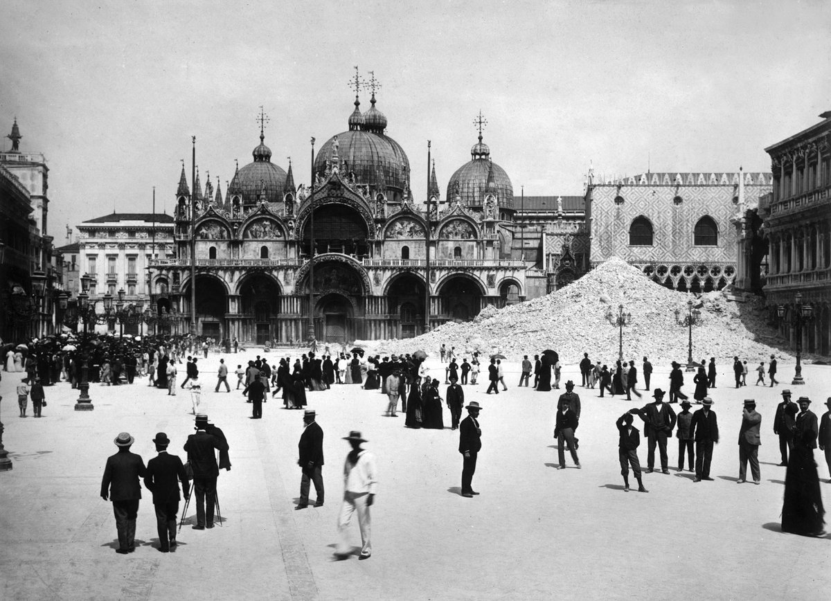 Il #14luglio 1902, poco prima delle 10, una grave sventura colpisce #Venezia: dopo 1000 anni dalla sua prima edificazione, il #campanilediSanMarco crolla. L'allora sindaco Filippo Grimani pronunziò queste parole "Come era, dove era". Così fu. Il mondo ne è ancora oggi testimone.