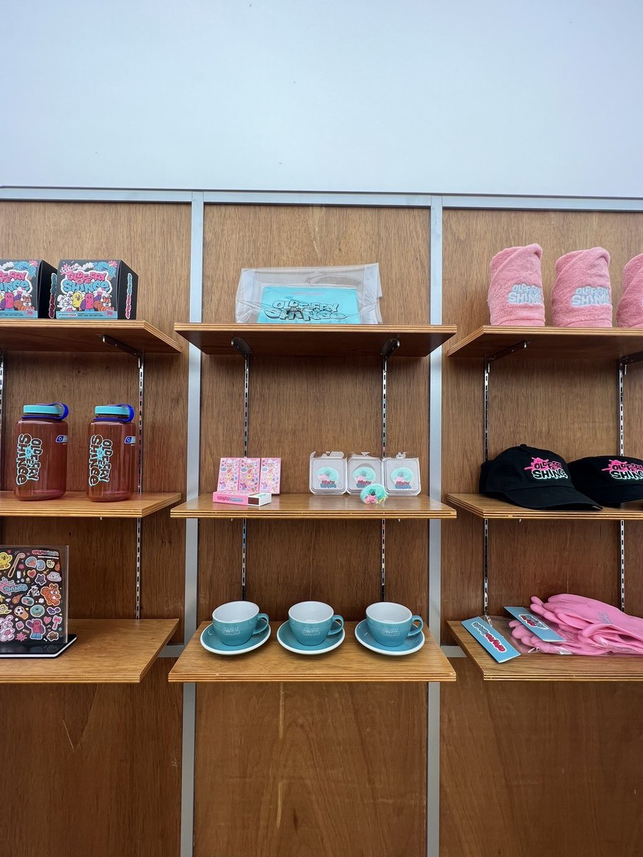 กำลังไปที่ร้านค่ะ ลูกค้าสนใจแจ้งได้เลยนะคะ 

#SHINee #샤이니 
#올드페리도넛 #OLDFERRYDONUT 
#샤이니도넛 #SHINeeDonut
#SHINeeXOLDFERRYDONUT
#รับหิ้วสินค้าเกาหลี #พรีออเดอร์เกาหลี 
#พรีออเดอร์ #มัดจำ  #preorderkorea #krpreorder