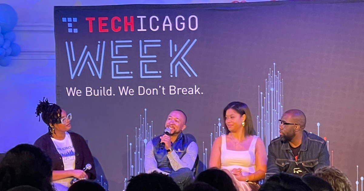 Today, The 11th and 15th district CAPS officers, YDAC, and One Summer Chicago was invited to attended the 2023 @GoTechChicago youth summit at NavyPier.  Students talk to panelist about starting their own company and solving complex problems through technology. @Chicago_Police https://t.co/edPfCMQRlx