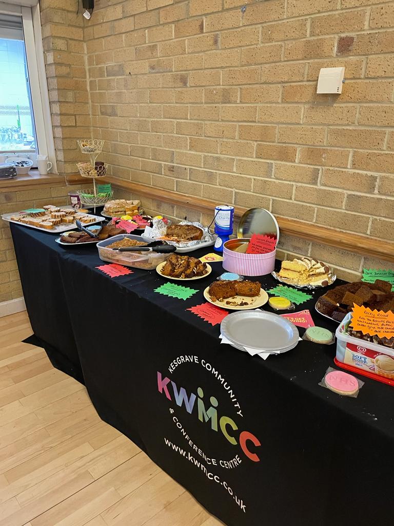 IpsHospPlay's tweet photo. Thank you to #kesgravecommunitycentre, who held their NHS Big Tea. 
The Ipswich Play Team accepted the kind donation of £152.47, towards the Children's Appeal. We were also grateful to receive some @Usborne goodies to use with our patients. #thankyou @Team_ESNEFT @cihospcharity https://t.co/ArFVRWP6W6