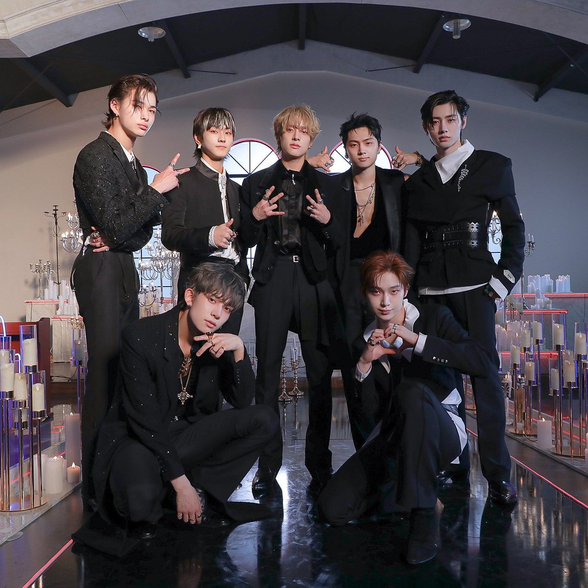 The SPUR Magazine October 2023 Issue featuring ENHYPEN is all set to be released on August 23! The cover art features all ENHYPEN members for the first time – making history as the first 4th Generation K-pop Boy Group to be on the cover of SPUR Magazine!