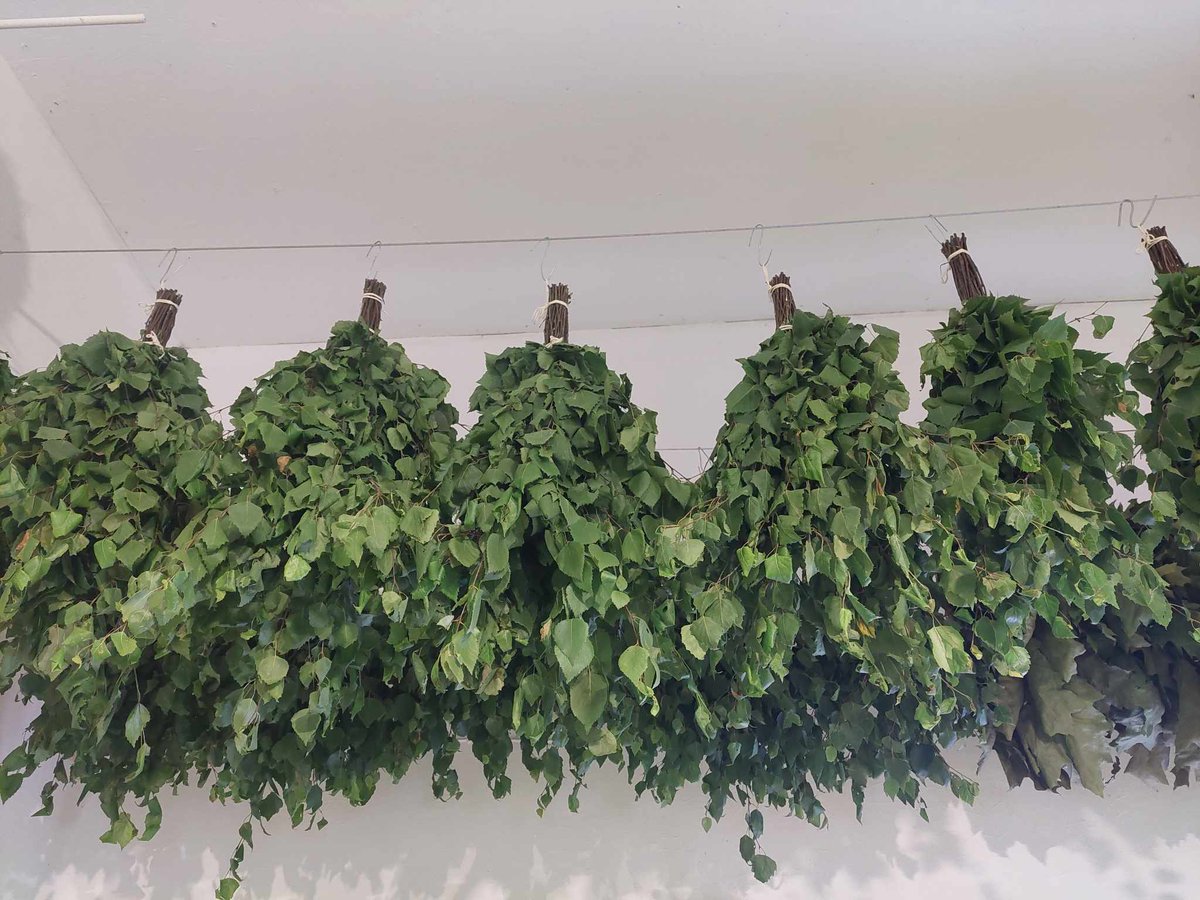 Dimzas's tweet image. Izgatavojam pirtsslotas uz pasūtījumu! Bērzs, sarkanais ozols, parastais skabārdis, Sibīrijas baltegle.  (cenas attiecīgi 3.0, 3.5, 4.0 un 4.5 eur) Tel. 28801165 (Sabīne)