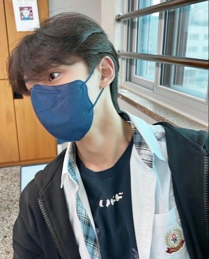 cowiyelboy's tweet photo. Hello, I'm a #studytwt newcomer

About me;
• Call me iyel (he/they)
• 07L/16 y.o — ENFJ
• Camaba ITB, amin
• 11th grade at VHS (accounting major)
• Likes music, math and K-Pop esp ZB1

Kindly help rt/like, let's be moots and study buddies! #AMBISVERSE #studyacc #ambistwt https://t.co/sOtOgVR4uH