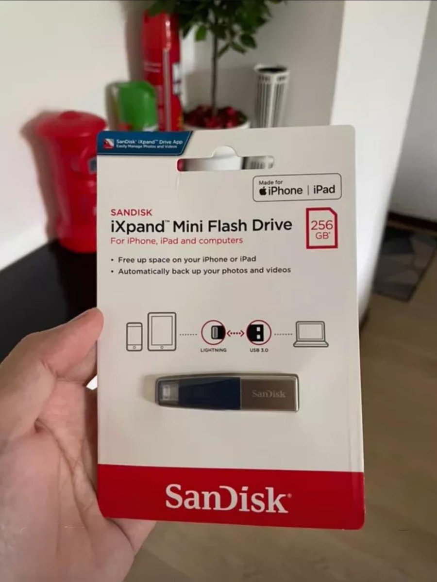 networks_local's tweet photo. Pendrive khas untuk iphone user yang storage kecik. 

Yang tak sanggup bayar icloud bulan2, boleh la beli benda ni.. cucuk, tekan backup, terus boleh transfer.. auto asing gambar ikut bulan &amp; tahun. Function teruk 🥹

Harga tengah murah ni weh
👉 https://t.co/dHsFhJ4S9T https://t.co/PFpyZTdhqp
