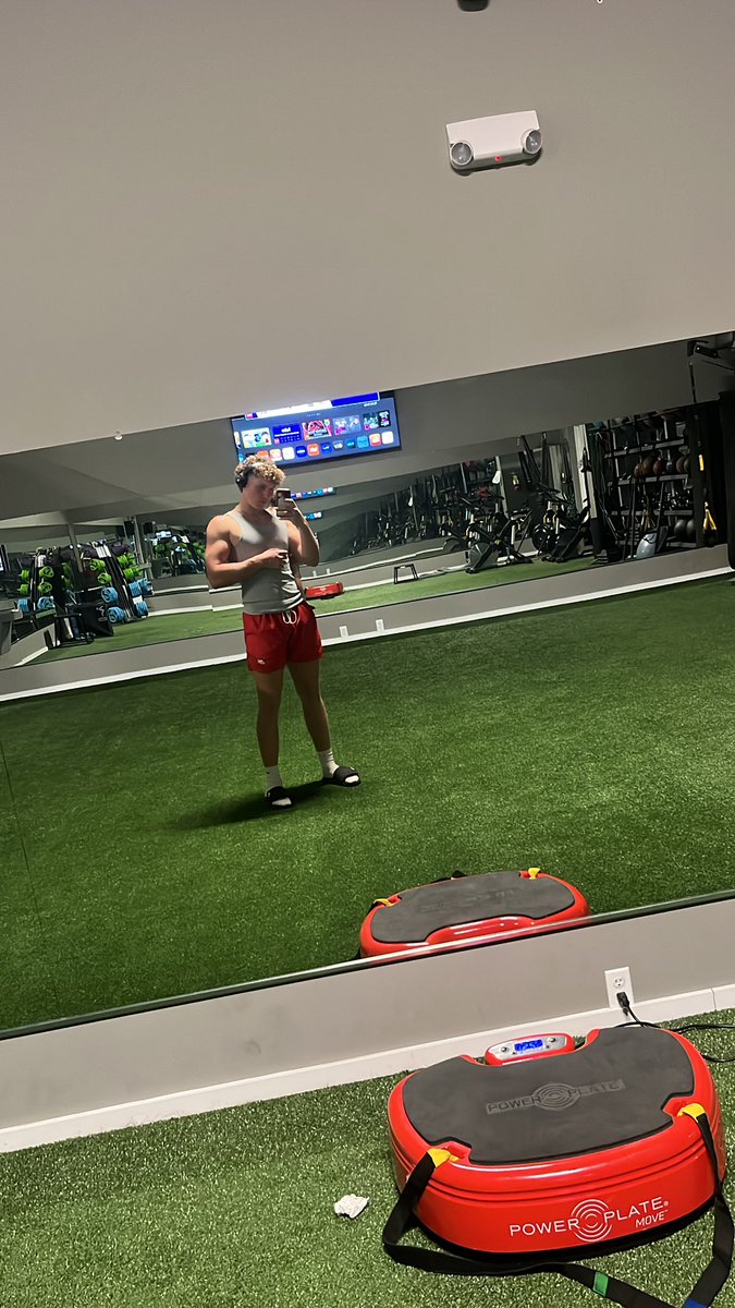 Masonleach31's tweet photo. Late night pump #offseason https://t.co/YraFLnhjTs
