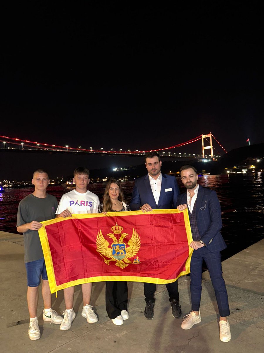 Na inicijativu Ambasade Crne Gore u Ankari i Generalnog konzulata u Istanbulu, most na Bosforu je sinoć osvijetljen bojama crnogorske zastave, u čast proslave 13. jula - Dana državnosti Crne Gore. 
🇲🇪🤝🇹🇷
<a href="/VladaCG/">Vlada Crne Gore</a>
