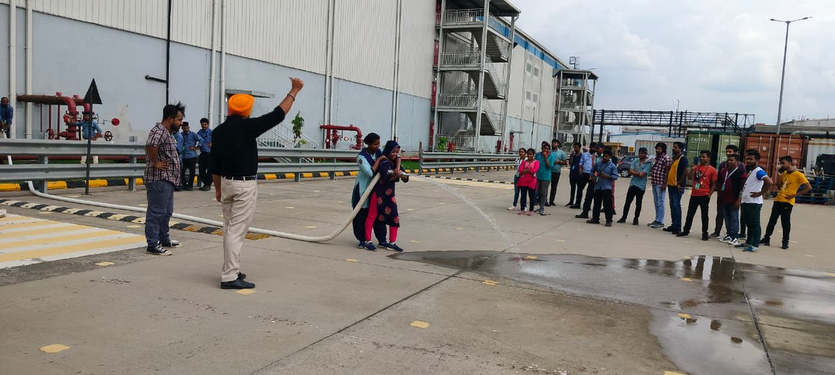 safetycirclechd's tweet photo. Extinguishing Fires like a Pro! 
Had an incredible time conducting firefighting training drills for our amazing clients. It's crucial to stay prepared and equipped to tackle any emergency situation.  
#safetycircle #firehydrant #FireFightingTraining #SafetyCircle https://t.co/0gjprOV1jY