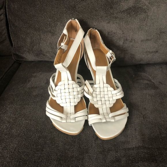 So good I had to share! Check out all the items I'm loving on <a href="/Poshmarkapp/">Poshmark</a> #poshmark #fashion #style #shopmycloset #aritzia #shonajoy #kennethcolereaction: posh.mk/lwiSKh67pBb
