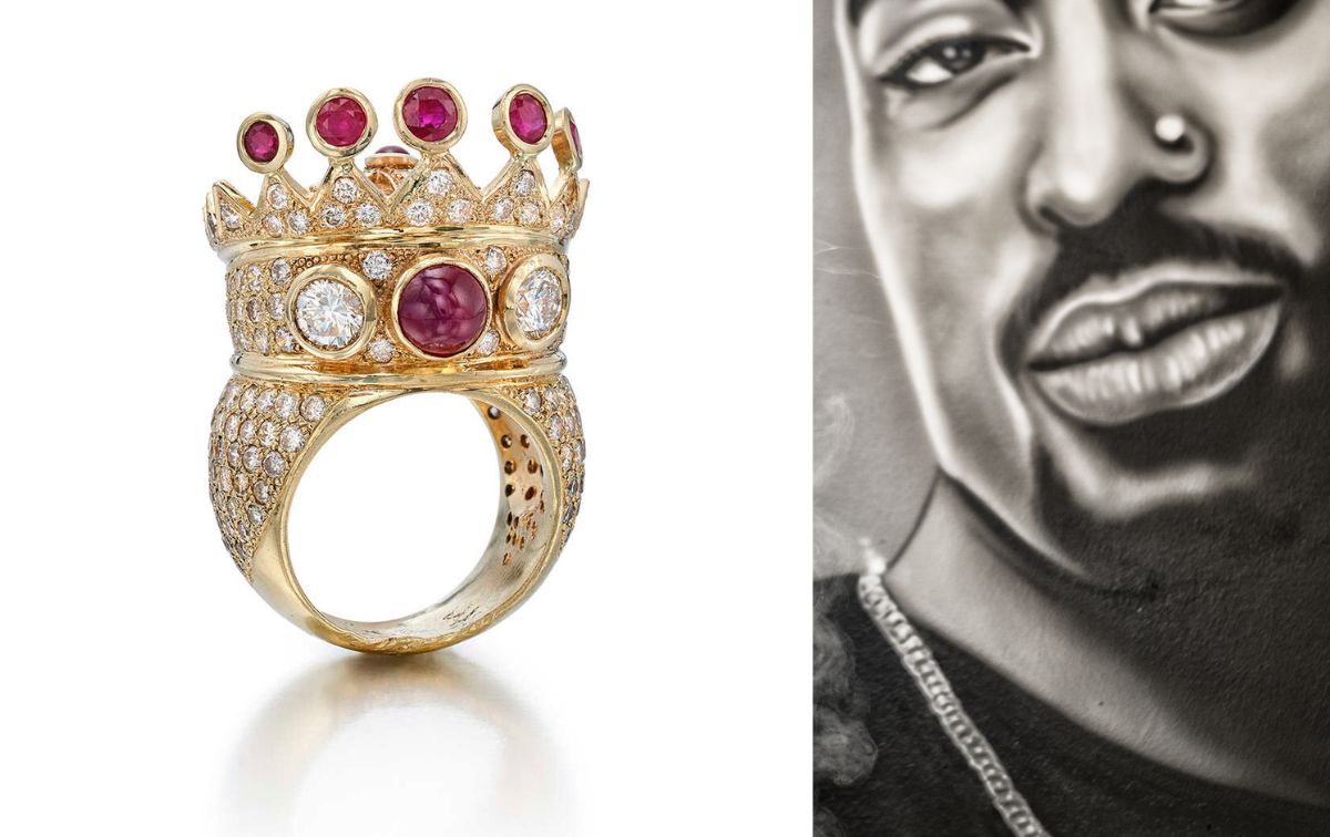 Tupac's couronne en or, diamants et rubis en vente chez Sotheby's 🎵💎👑 Estimation entre 200 000$ et 300 000$. Ne manquez pas! #TupacLegacy #SothebysHipHopAuction 18-24 juillet 🗓️.

auctionlab.news/la-bague-couro…